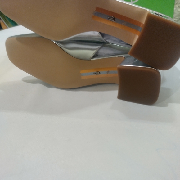 Terra 50MM Patent Leather Slingback Pumps Women's Size 7.5 By Sam Edelman Sliver - Picture 7 of 7